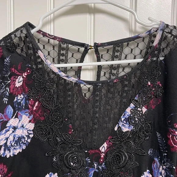 Floral top with mesh along chest and top of back - Picture 2 of 3